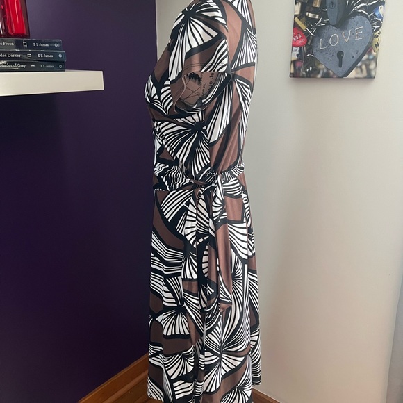7 for $30 New York & Company Wrap Dress - Picture 4 of 8